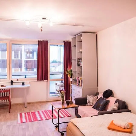 Homestay Artsy Peacefulness Next To Park And Near Center *